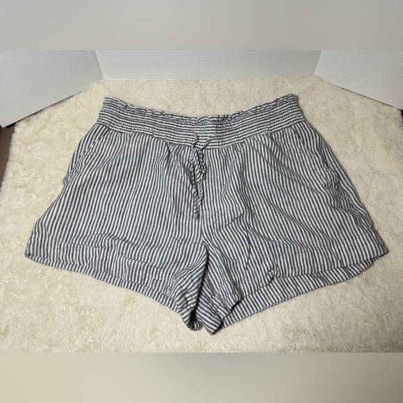 a new day Women's High Waist Striped Black and White Shorts - Picture 6 of 7